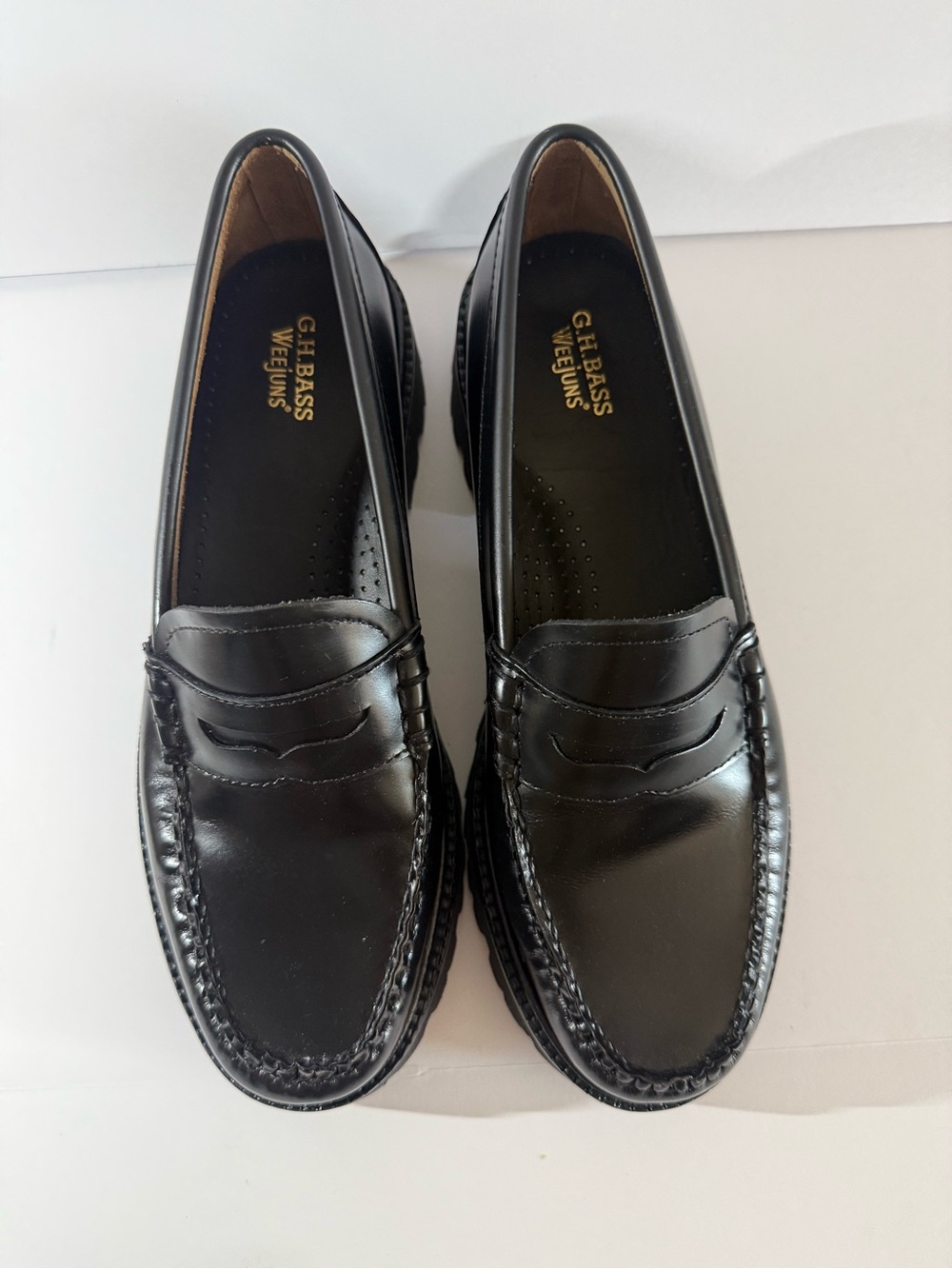 G.H. Bass & Co. Black Weejuns Penny Loafers - Classic women’s  size8